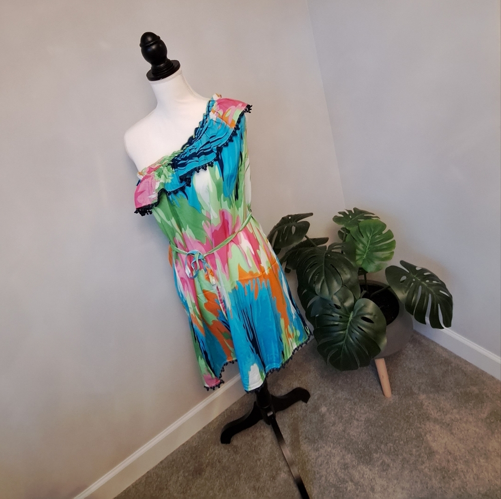 ADORABLE NWT Mudpie one-shoulder belted dress w pom pom detail